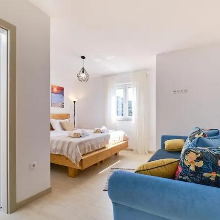Ferienhaus Mit Privatpool Fur 6 Personen Ca 135 Qm In Miholascica, Kvarner Bucht Cres