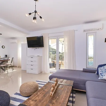 Ferienhaus Mit Privatpool Fur 6 Personen Ca 135 Qm In Miholascica, Kvarner Bucht Cres