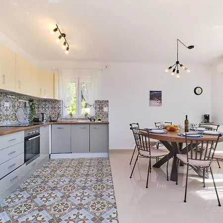 Ferienhaus Mit Privatpool Fur 6 Personen Ca 135 Qm In Miholascica, Kvarner Bucht Cres Vakantiehuis